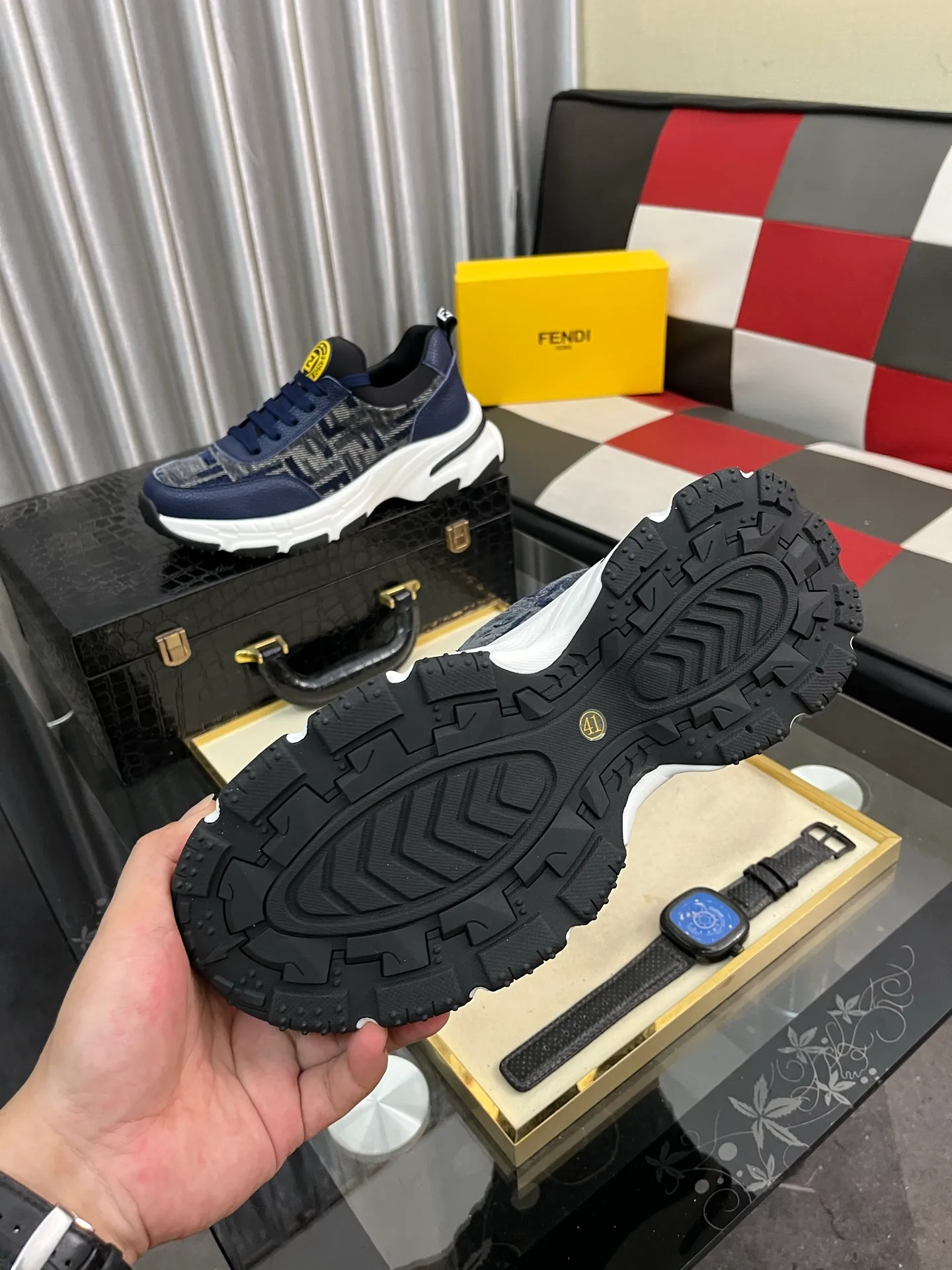 Men's Men's Shoes💰458⌚️⌚️[FENDI] Fendi's classic and comfortable men's, this sophisticated sneaker is made of soft calfskin➕genuine leather lining➕original ultra-light rubber material with rough outsole. This unique and light style suits the casual and sophisticated sensibility of this season. Size: 38-443️⃣Colors available